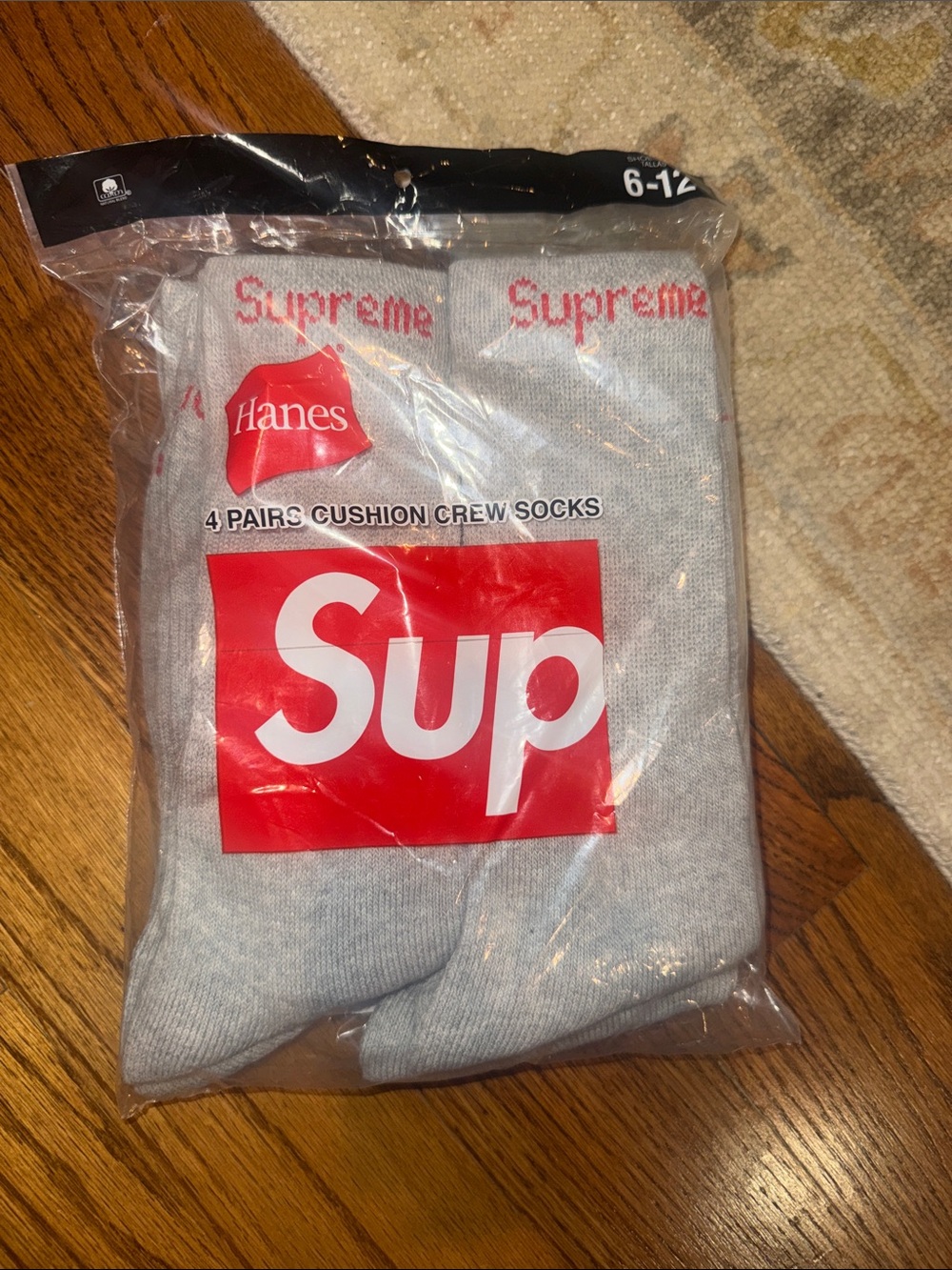Hanes x Supreme-4 pack of crew socks